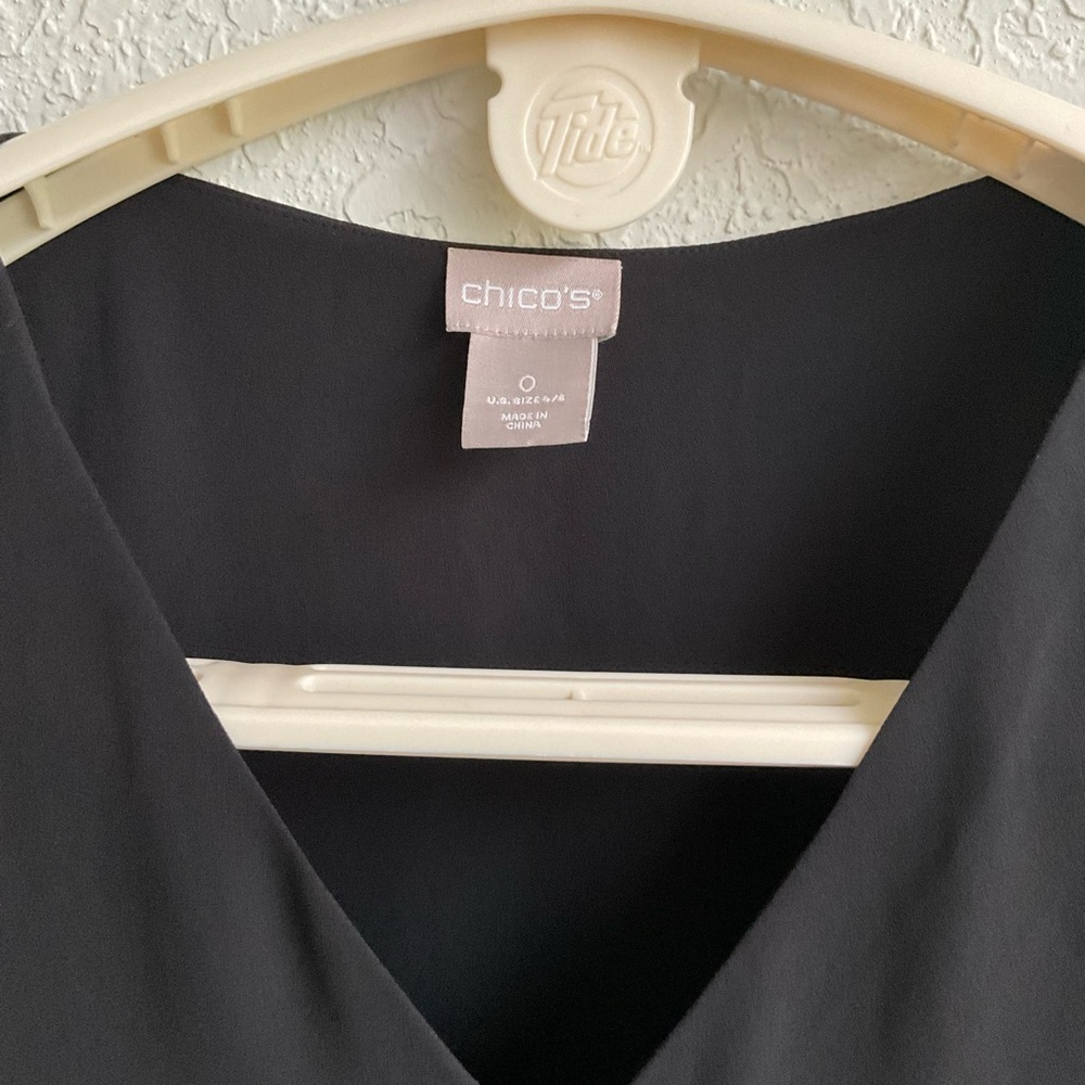 Chico’s V-neck Tank Pleated Front Black V-Neck Lined Flowy Size 6-8 (Chico’s 0) - Picture 3 of 10